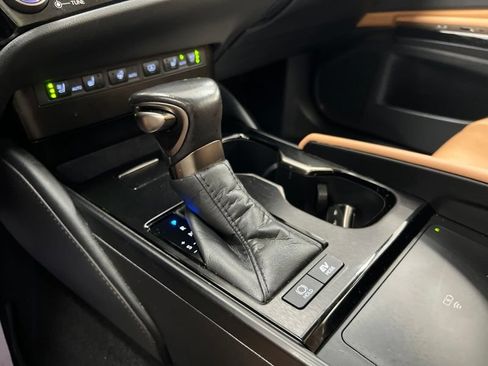 Used 2024 Lexus ES 300h w/ Accessory Package (Z1) FWD image 33