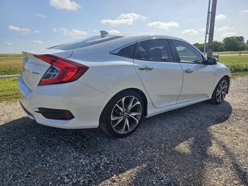 Used 2019 Honda Civic Touring image 3