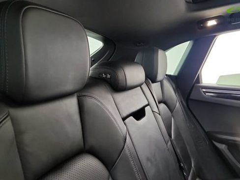 Used 2018 Porsche Macan AWD/4WD image 25