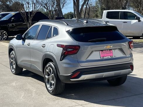 Used 2025 Chevrolet Trax LT image 4
