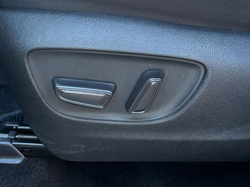 Used 2025 Toyota Highlander LE FWD image 22