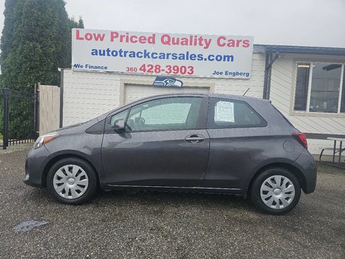 Used 2015 Toyota Yaris L image 1