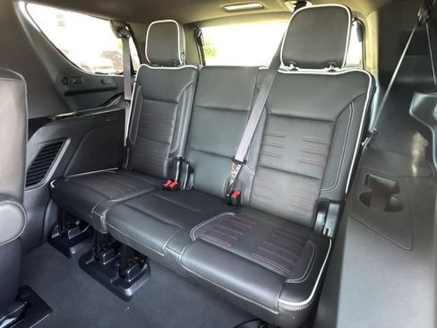 Used 2025 GMC Yukon AT4 Ultimate AWD/4WD image 12