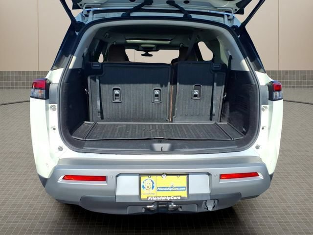 Used 2024 Nissan Pathfinder Platinum AWD/4WD image 8