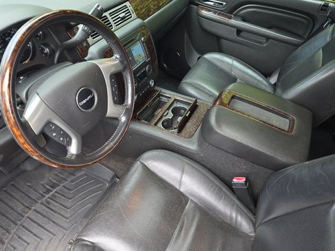Used 2012 GMC Sierra 2500 Denali w/ Suspension Package, Off-Road AWD/4WD image 10