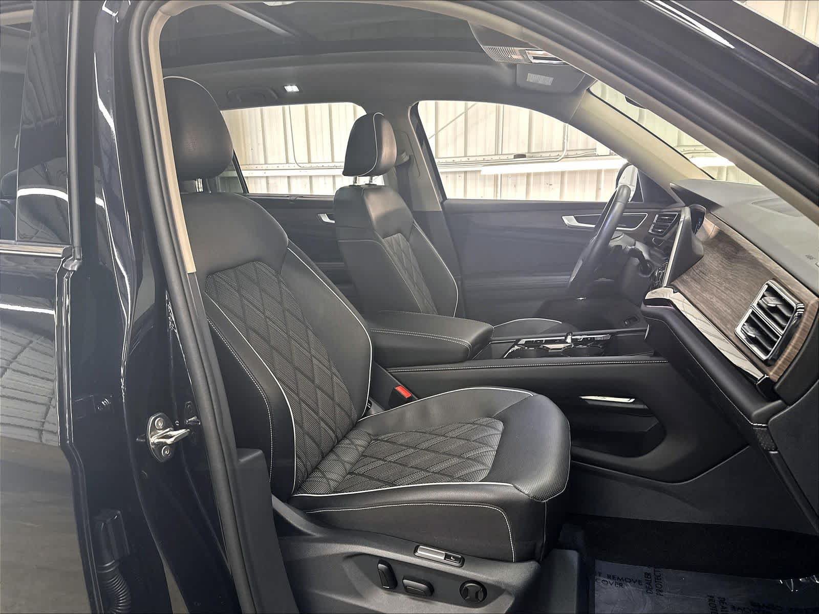 Used 2026 Volkswagen Atlas SEL Premium R-Line AWD/4WD image 32