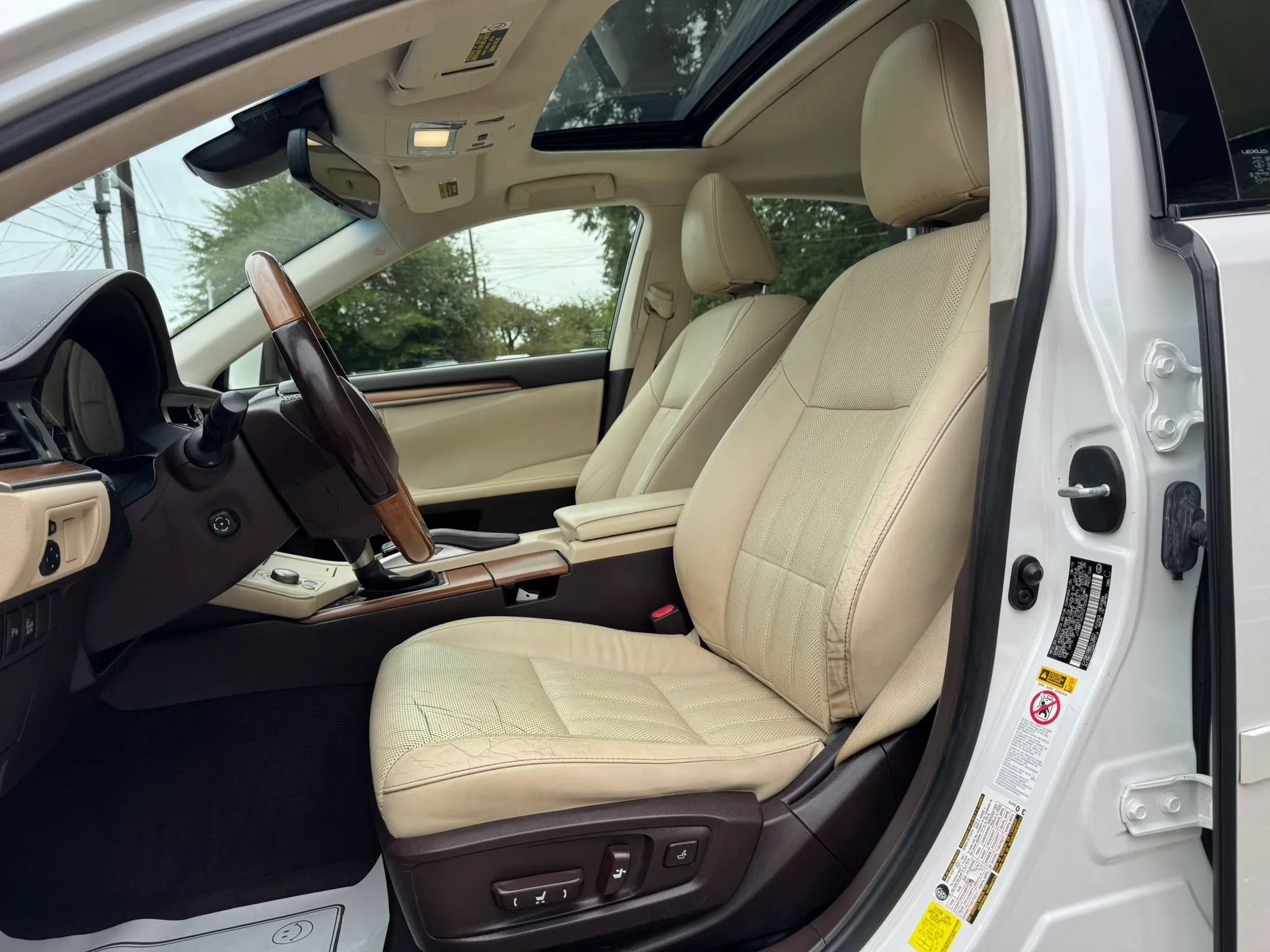 Used 2016 Lexus ES 300h FWD image 25