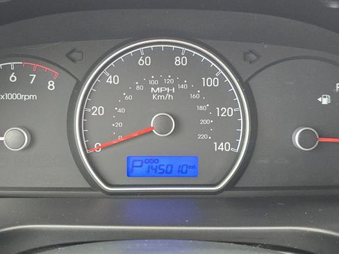 Used 2010 Hyundai Elantra GLS image 23