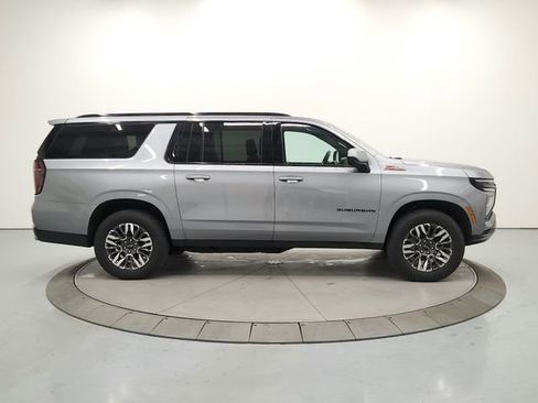 Used 2025 Chevrolet Suburban Z71 AWD/4WD image 8