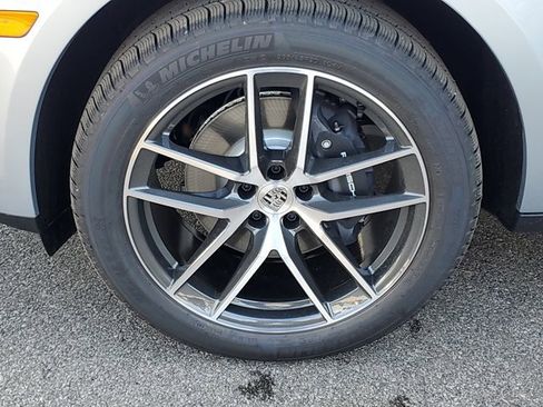 Used 2025 Porsche Macan image 14