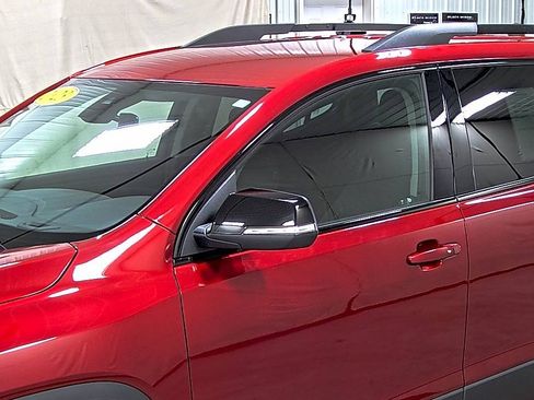 Used 2023 GMC Acadia SLE w/ Driver Convenience Package image 8