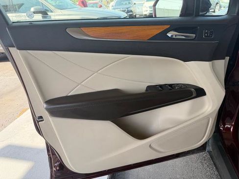 Used 2018 Lincoln MKC Select w/ Select Plus Package FWD image 9