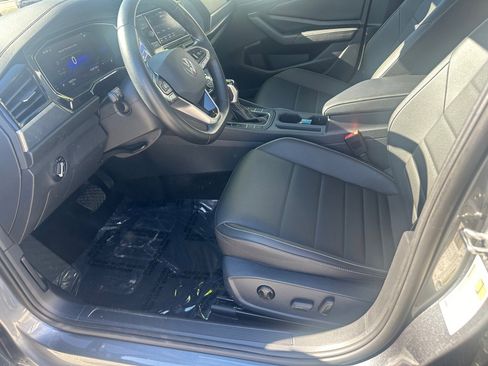 Used 2024 Volkswagen Jetta SE image 11