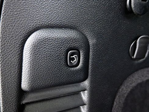 Used 2020 Jeep Grand Cherokee Limited w/ Luxury Group II image 34