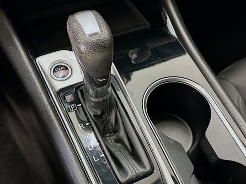 Used 2024 Nissan Altima 2.5 SV FWD image 24