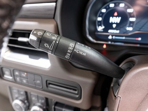 Used 2022 GMC Yukon SLT w/ SLT Luxury Package image 28