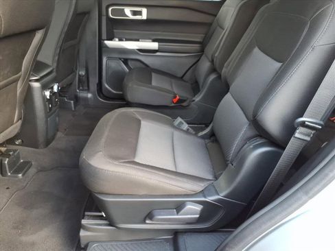 Used 2023 Ford Explorer XLT image 13