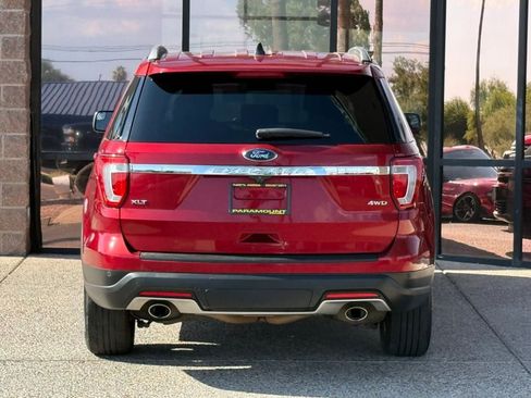 Used 2018 Ford Explorer XLT AWD/4WD image 9