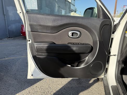 Used 2015 Kia Soul + image 14