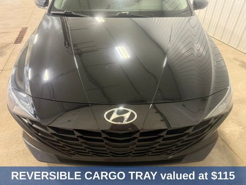 Used 2022 Hyundai Elantra SE FWD image 4