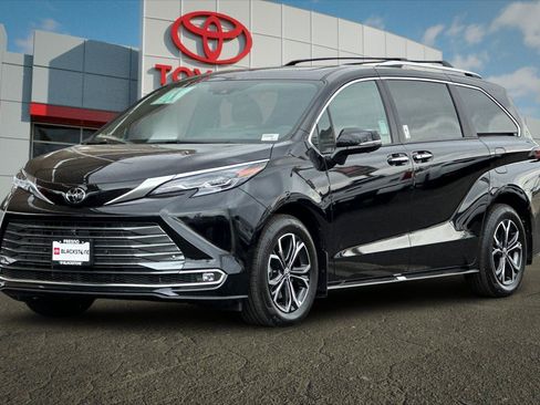 Certified 2026 Toyota Sienna Platinum AWD/4WD image 7