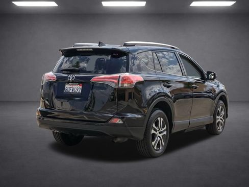 Used 2016 Toyota RAV4 LE FWD image 4