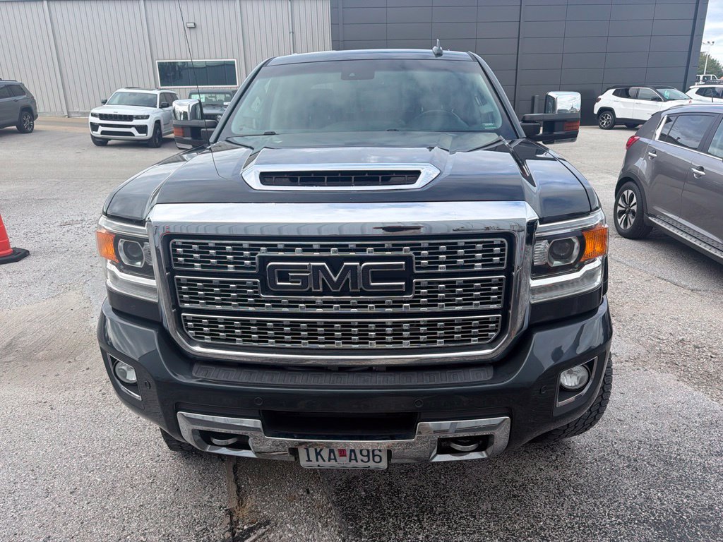 Used 2018 GMC Sierra 2500 Denali w/ Duramax Plus Package AWD/4WD image 3