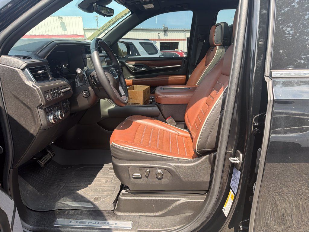 Used 2024 GMC Yukon XL Denali Ultimate AWD/4WD image 14