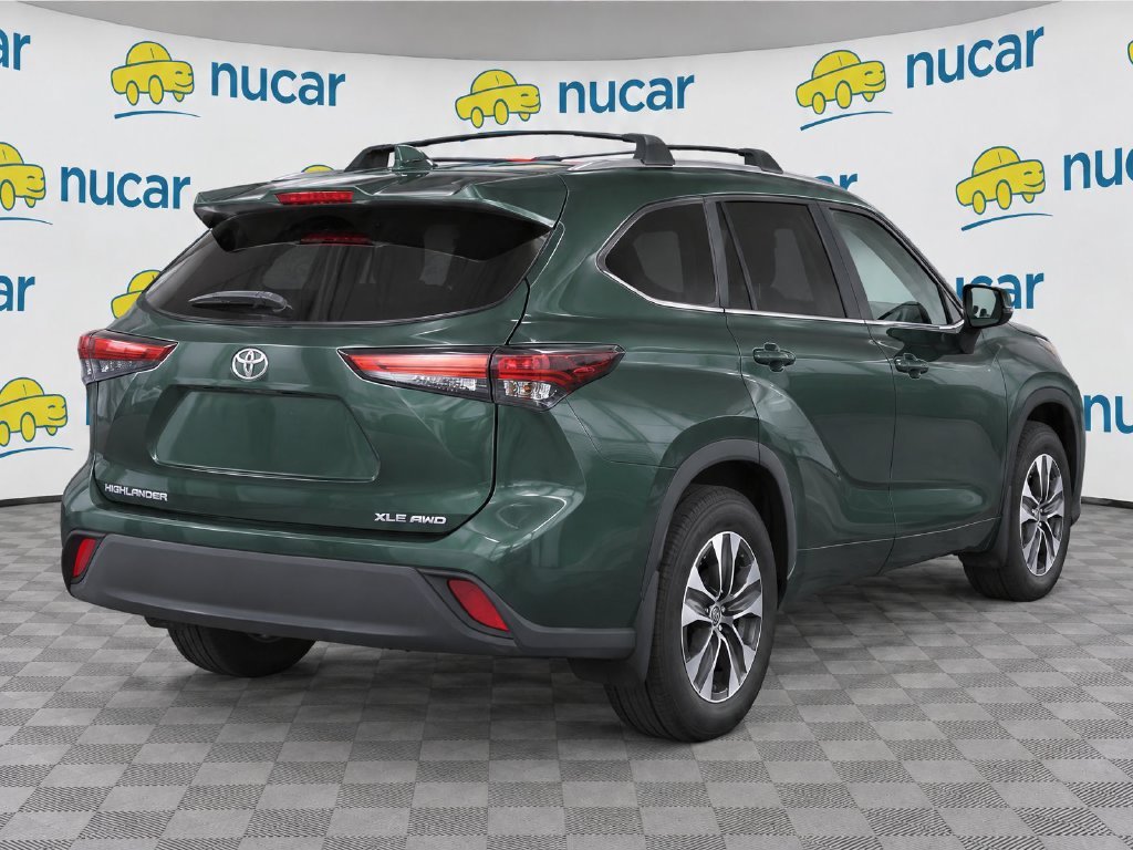 Used 2024 Toyota Highlander XLE AWD/4WD image 4
