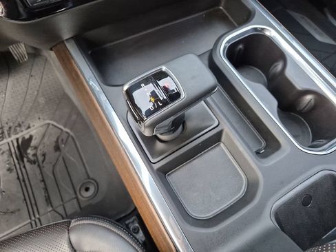 Used 2024 Chevrolet Silverado 1500 High Country w/ High Country Premium Package RWD image 32