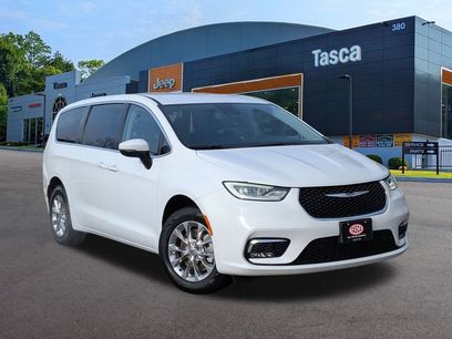 Used 2023 Chrysler Pacifica Touring-L