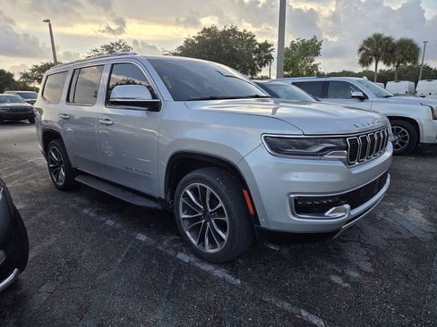 Used 2022 Jeep Wagoneer Series II w/ Premium Group I RWD image 2