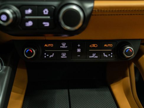 Used 2018 Ferrari GTC4Lusso AWD/4WD image 30