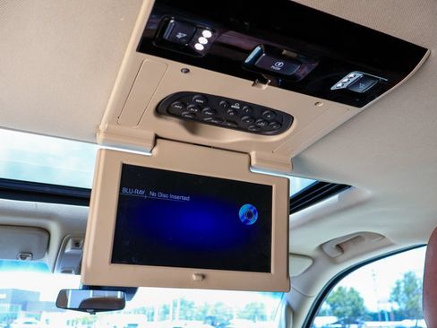Used 2018 Cadillac Escalade ESV Luxury RWD image 21