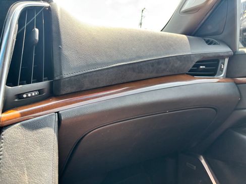 Used 2018 Cadillac Escalade ESV Premium Luxury AWD/4WD image 31