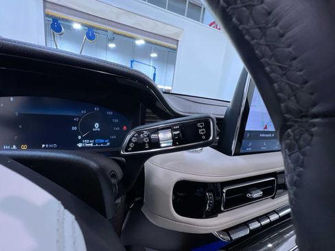 Used 2020 Lincoln Aviator Black Label Grand Touring AWD/4WD image 18