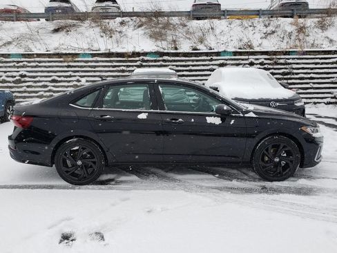 New 2026 Volkswagen Jetta SE FWD image 2