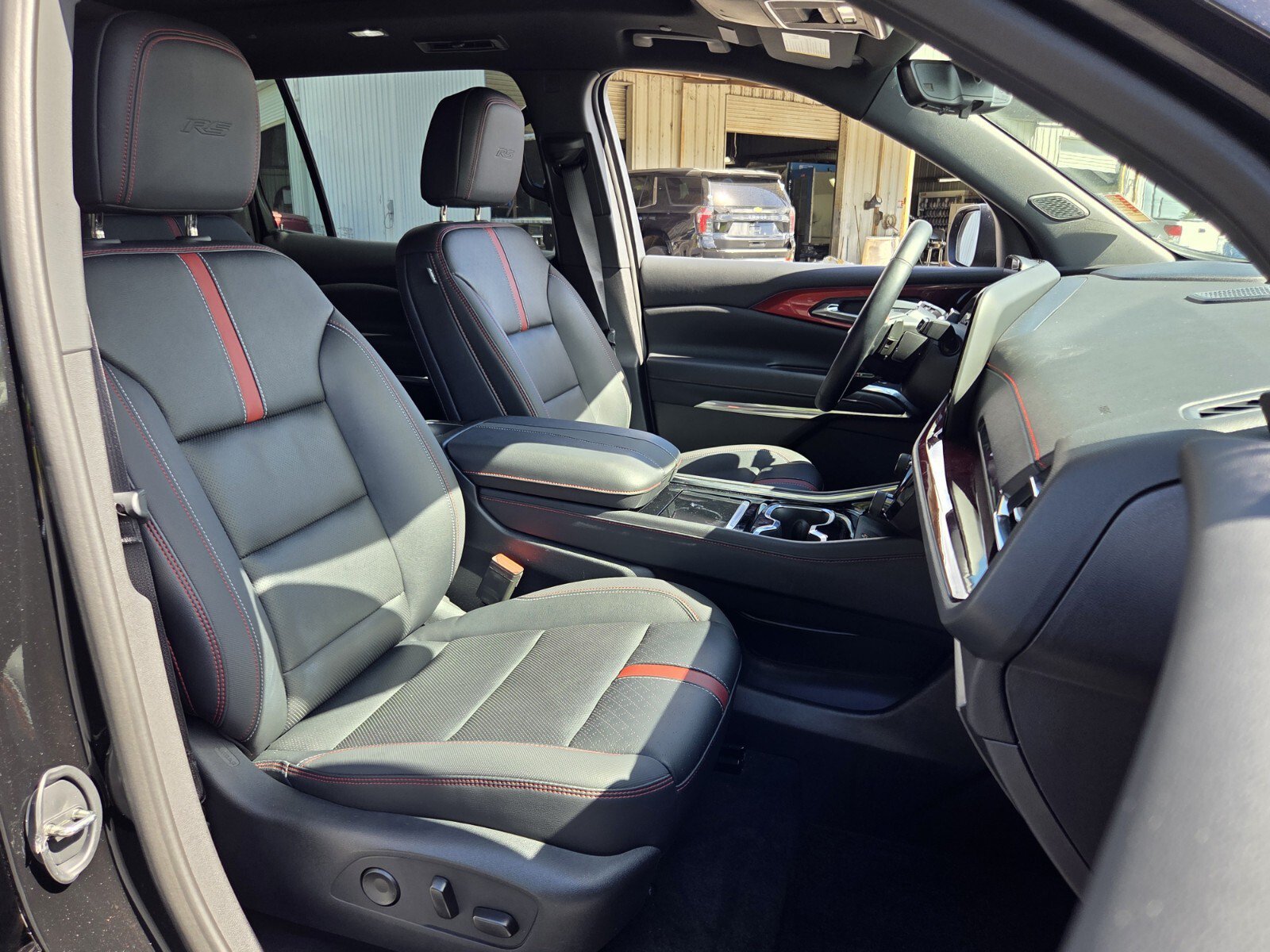 Used 2026 Chevrolet Traverse RS FWD image 19