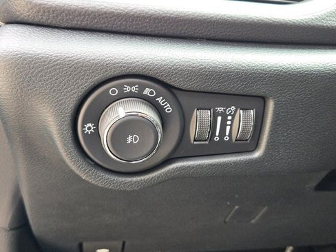 New 2026 Chrysler Pacifica Select image 28