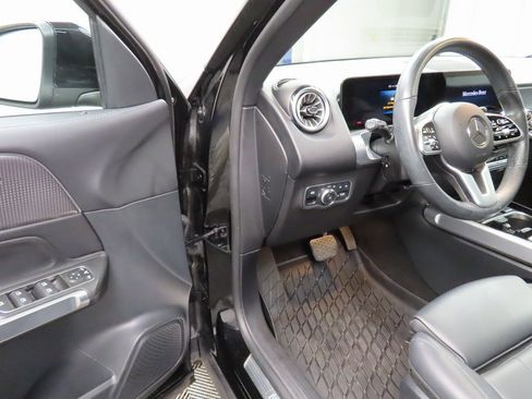 Used 2022 Mercedes-Benz GLB 250 4MATIC image 42