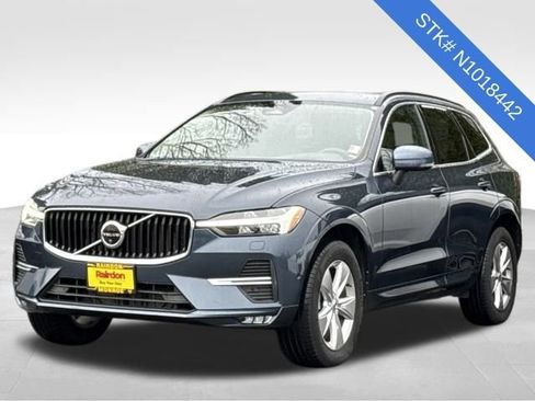 Used 2022 Volvo XC60 B5 Momentum image 3