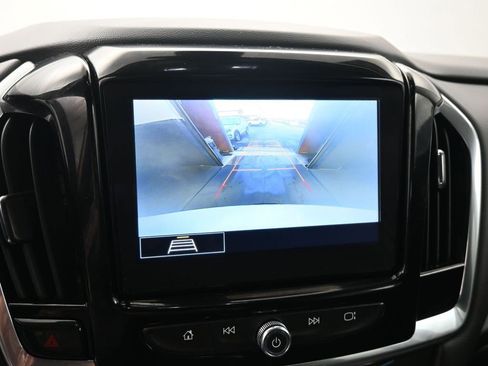 Used 2021 Chevrolet Traverse LT image 36