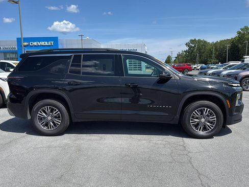 Used 2025 Chevrolet Traverse LT AWD/4WD image 24