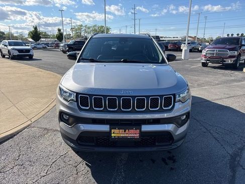 Used 2023 Jeep Compass Latitude AWD/4WD image 8