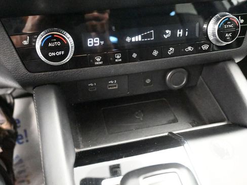 Used 2024 Mitsubishi Outlander SE image 32