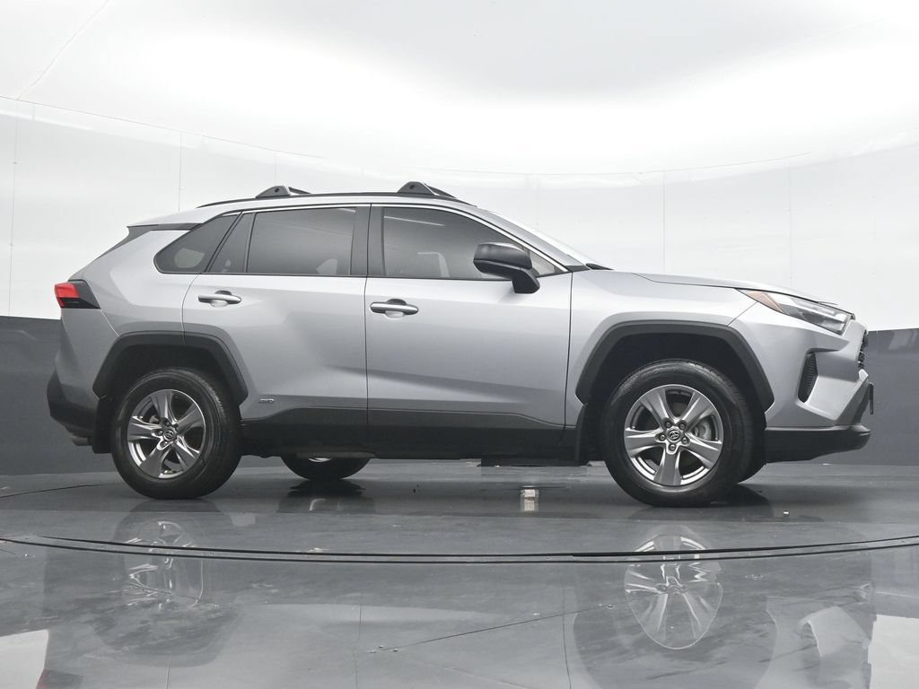 Used 2025 Toyota RAV4 LE AWD/4WD image 31