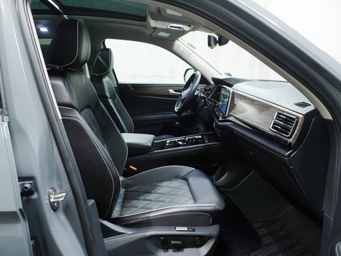 Used 2025 Volkswagen Atlas SEL Premium R-Line image 14