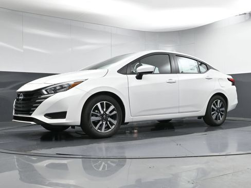 Used 2025 Nissan Versa SV w/ Trunk Package FWD image 19