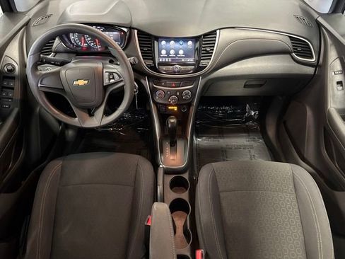 Used 2020 Chevrolet Trax LS FWD image 3