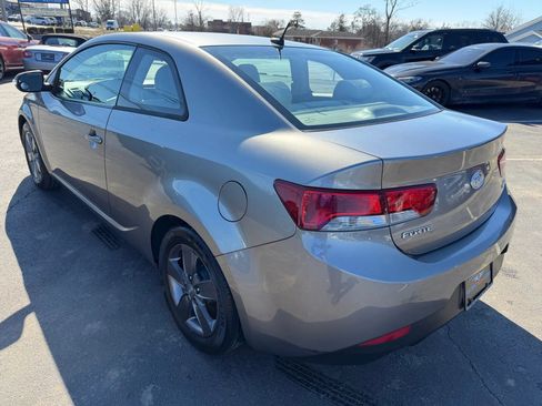 Used 2010 Kia Forte Koup EX FWD image 5